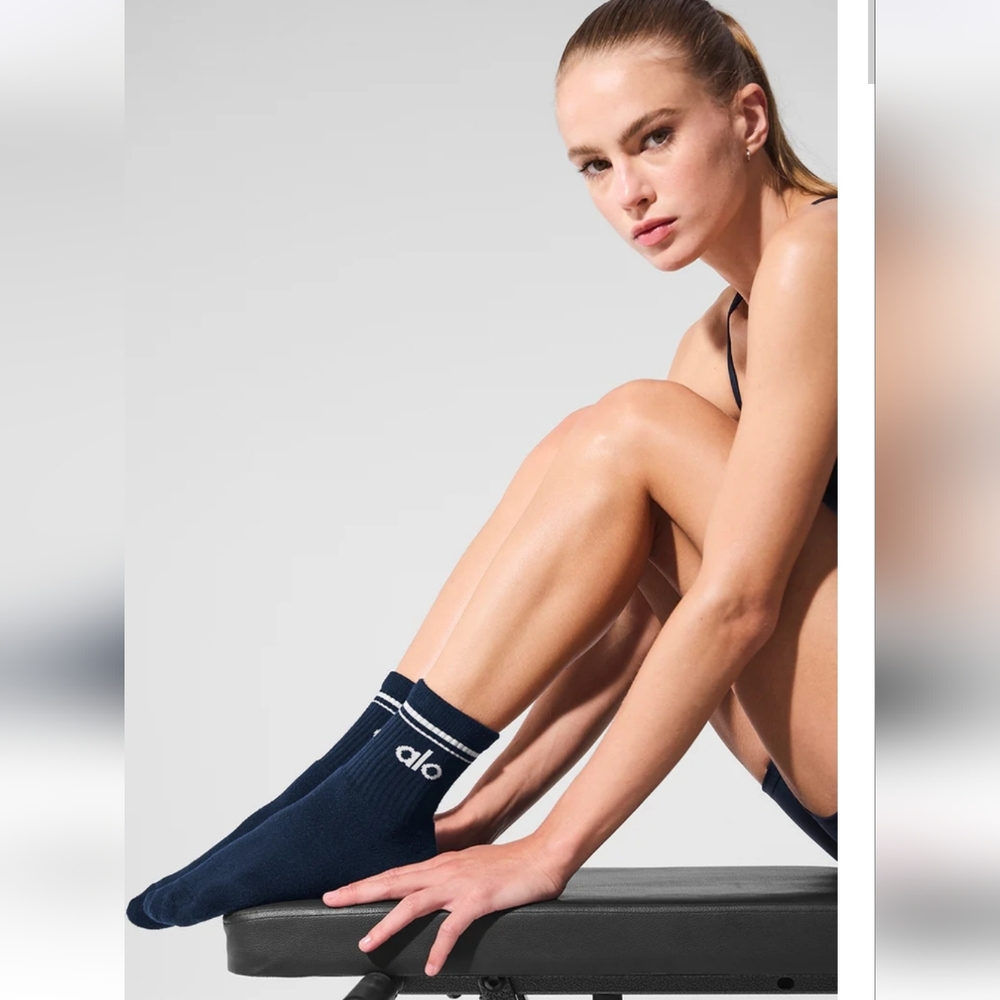 ALO Yoga Unisex Half-Crew Sock Navy Blue Athletic $34 Limited